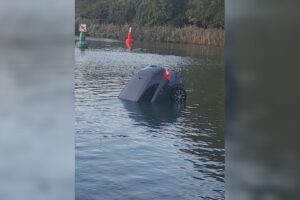 Lavena Ponte Tresa, auto finisce nel Ceresio. Nessuno a bordo