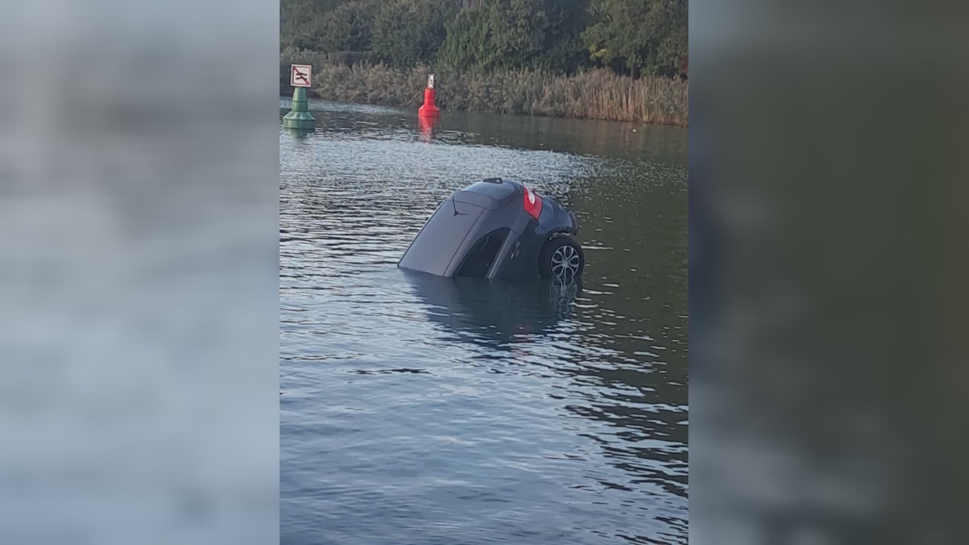 Lavena Ponte Tresa, auto finisce nel Ceresio. Nessuno a bordo