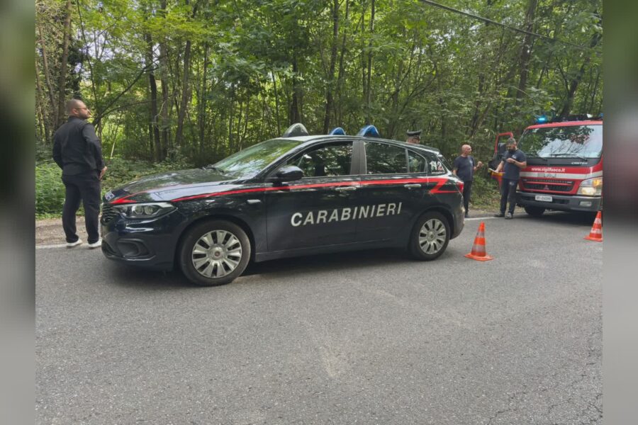 16613 Appiano Gentile si scontra con unauto e finisce fuori strada con la moto. Morto 45enne 1790250241