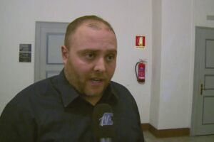 Dopo le mazzate all’auto dell’amica, Tufano si dimette. Botta e risposta Pd-Fratelli d’Italia