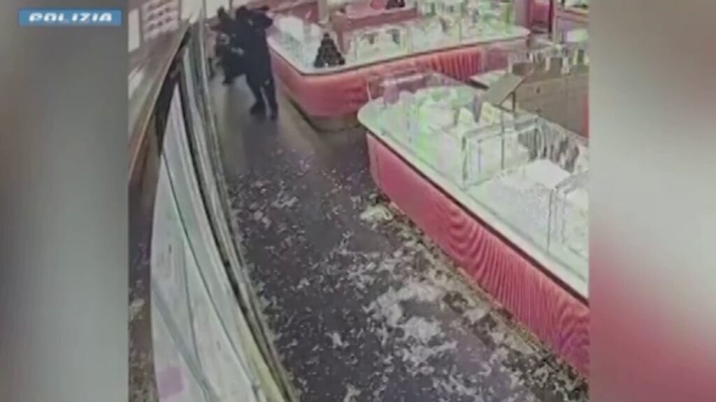 Rapina in gioielleria a Como, altri due arresti
