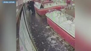 Rapina in gioielleria a Como, altri due arresti