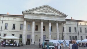 Como, il Festival della luce entra nel vivo. Il Nobel Kostya Novoselov ospite in piazza Verdi