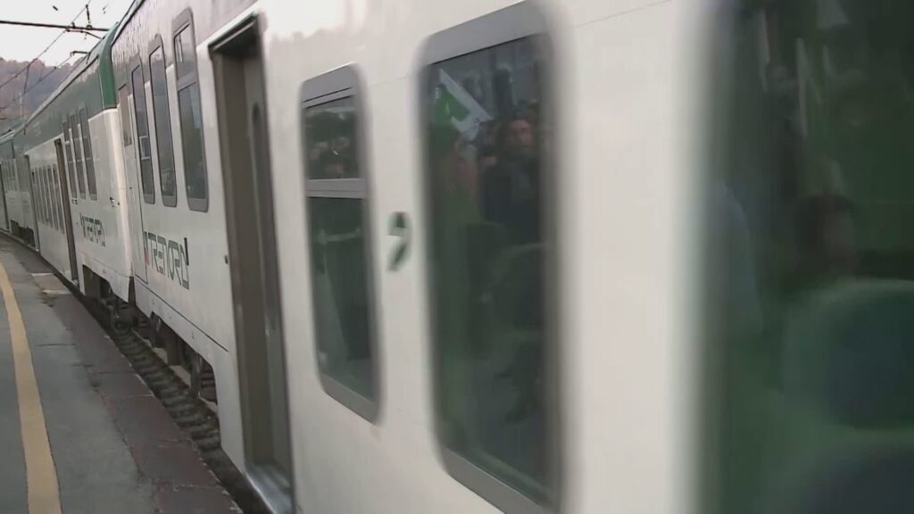 Ottobre, un mese di scioperi. Venerdì treni a rischio, scuole ferme in 3 giornate