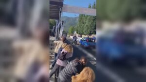 Paura al Ghisallo: auto contromano sul traguardo della gara di ciclismo giovanile