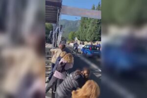 Paura al Ghisallo: auto contromano sul traguardo della gara di ciclismo giovanile