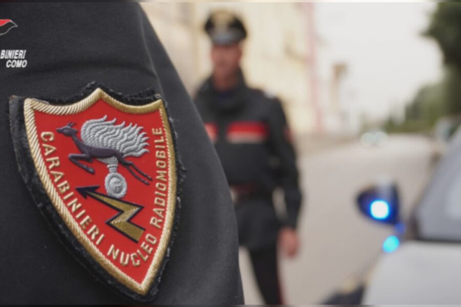 16936 Ladro bloccato mentre rovista in una casa. Fermato dai residenti con laiuto dei vicini e arrestato 1790673021