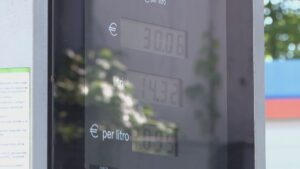 Sconti ai carburanti, Eni, IP e Q8: ecco chi blocca i prezzi e fino a quando