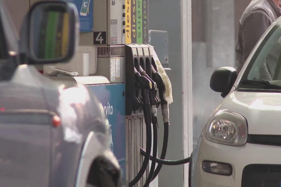 Sconti ai carburanti, Eni, IP e Q8: ecco chi blocca i prezzi e fino a quando