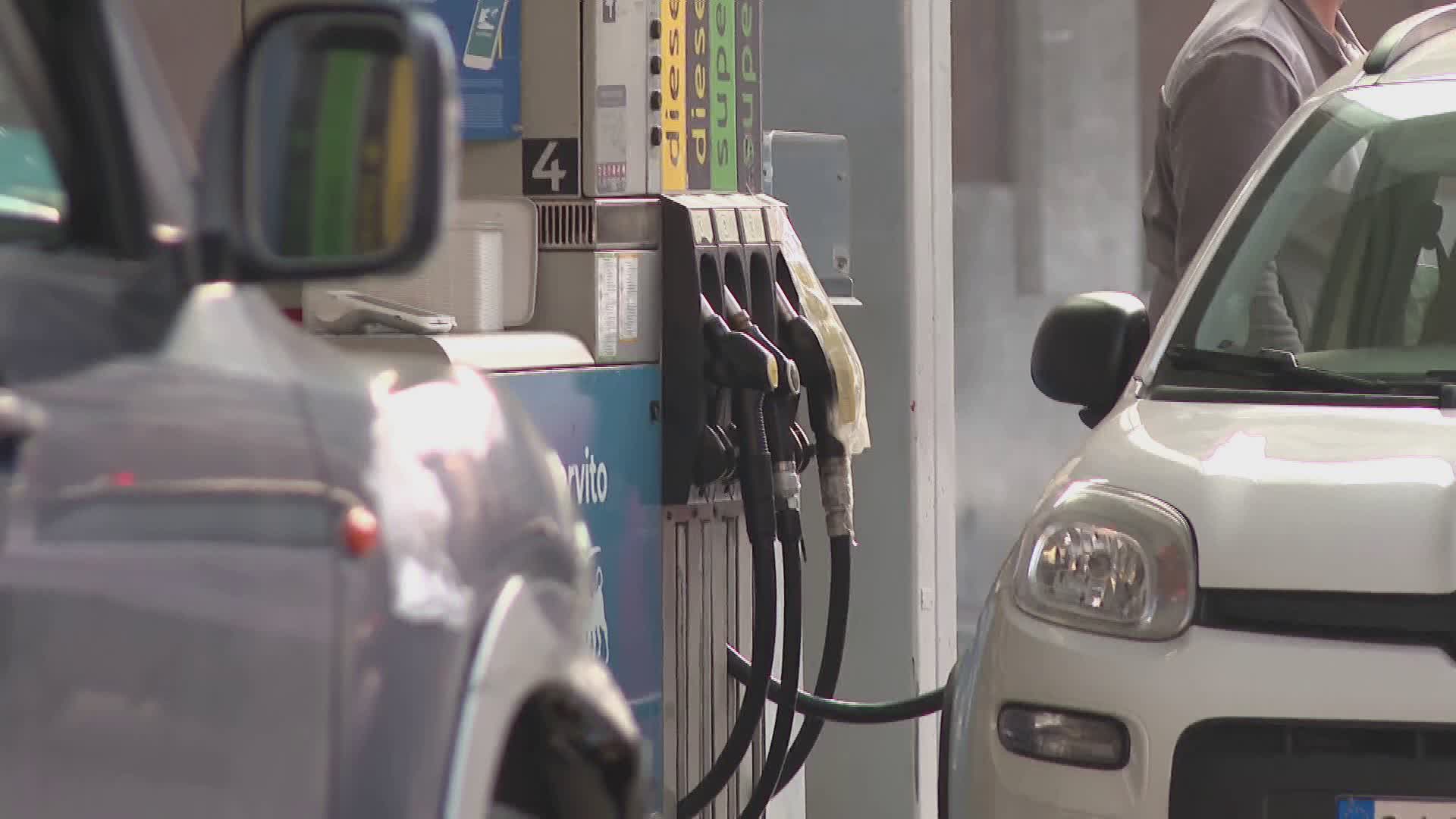Sconti ai carburanti, Eni, IP e Q8: ecco chi blocca i prezzi e fino a quando