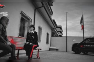Minaccia la ex con un coltello davanti ai figli, 48enne di Cadorago arrestato per maltrattamenti