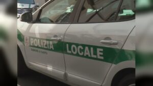 Incidente tra un’auto e una moto a Cantù, gravissimo 17enne