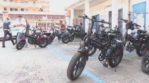 Bici elettriche, quasi tutte “truccate”. Controlli della polizia locale, irregolari 42 mezzi su 51