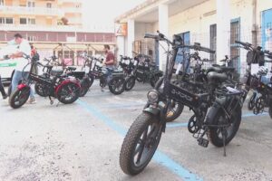 Bici elettriche, quasi tutte “truccate”. Controlli della polizia locale, irregolari 42 mezzi su 51