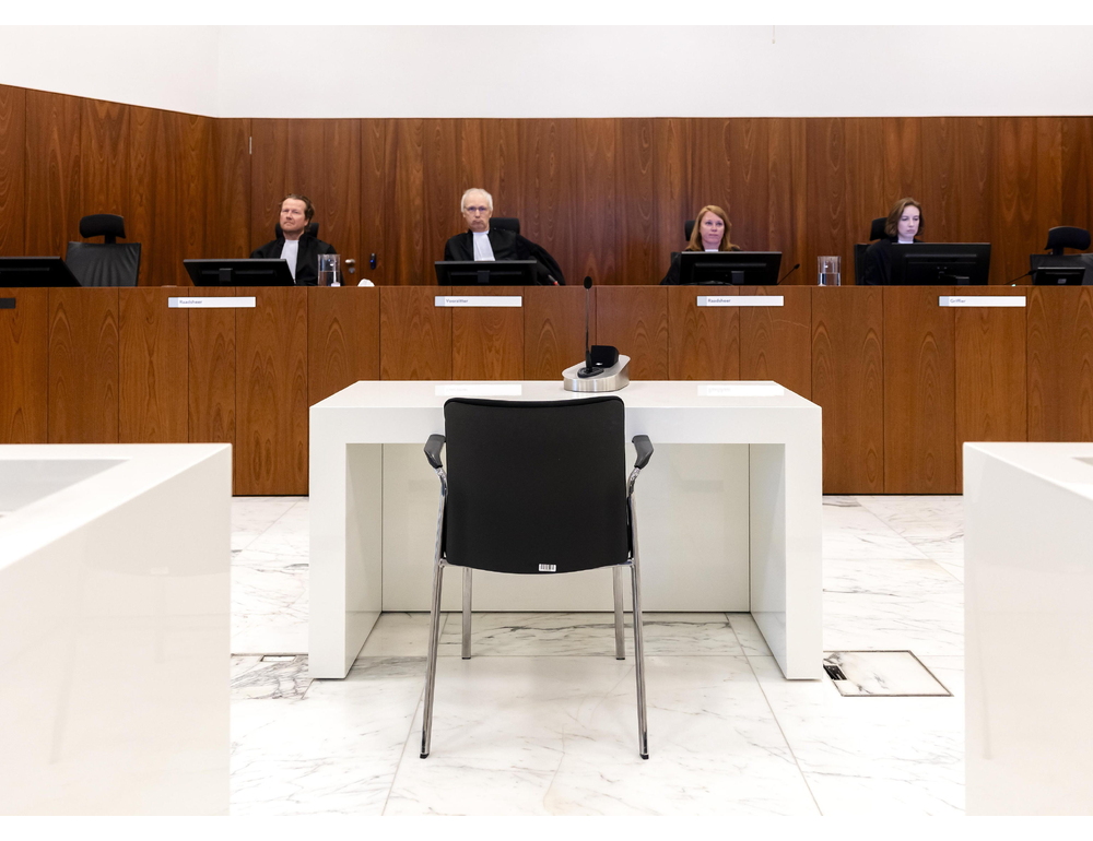 ++ Tenta di uccidere la ex in aula in Tribunale dopo la sentenza di condanna ++