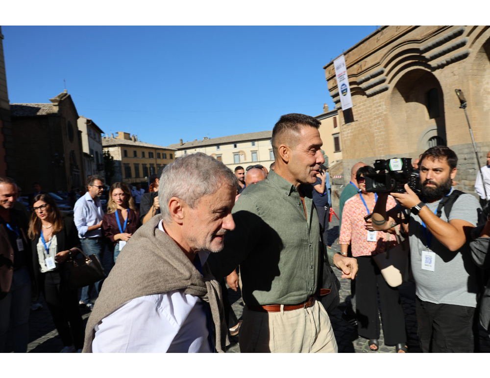 A Orvieto picchetto antifascista contro Vannacci, ‘le sue idee una ferita all’Italia’