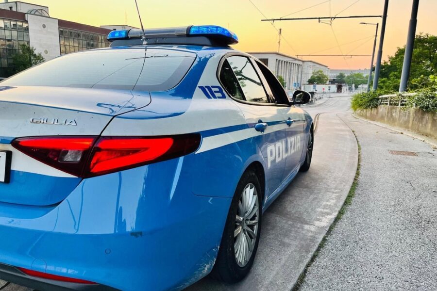Un'altra persona denunciata.La vittima sottoposta a un intervento chirurgico d'urgenza