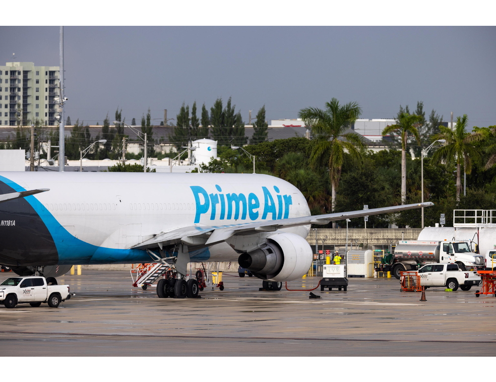 Aereo Amazon fuori pista a Miami, ‘cinque morti e vari feriti’