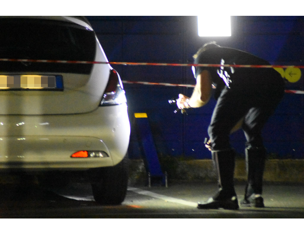 Aggredisce donna e investe due persone a Reggio Emilia, arrestato