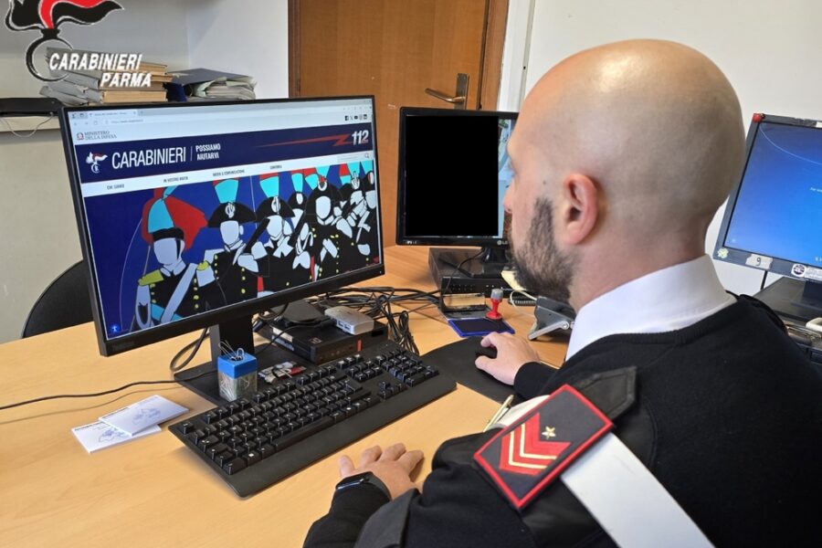 Parenti e amici lo hanno visto impugnare un coltello