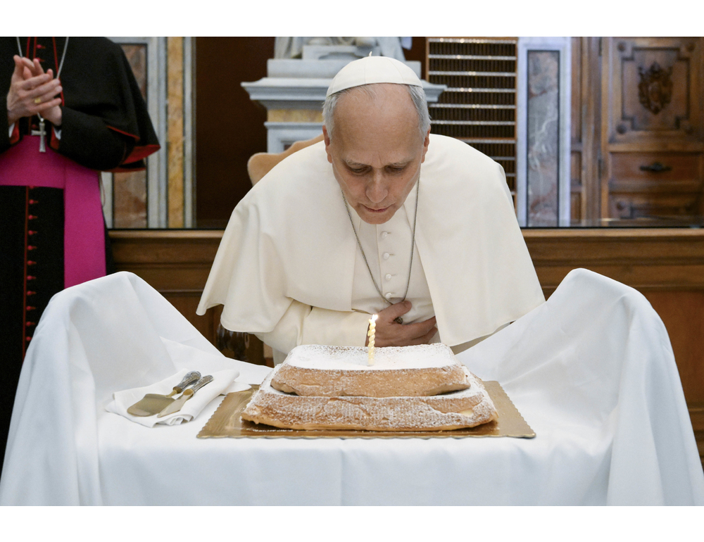 Alla Biblioteca apostolica anche una torta per il compleanno del Papa
