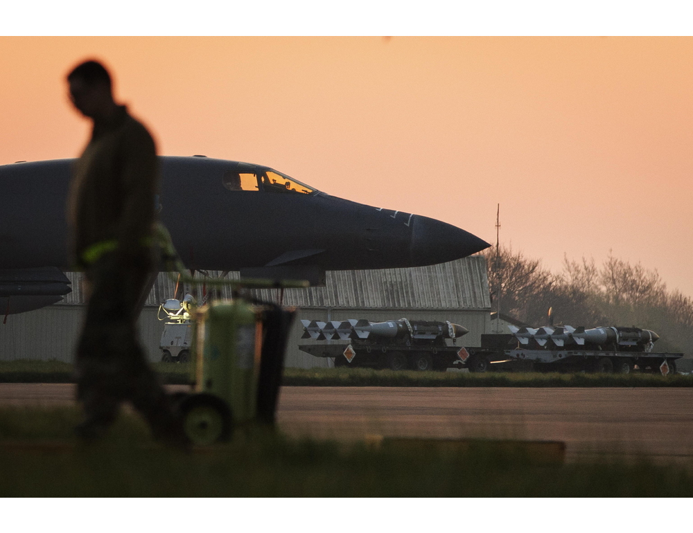 Allarme a base Raf, i 5 arrestati accusati formalmente di terrorismo