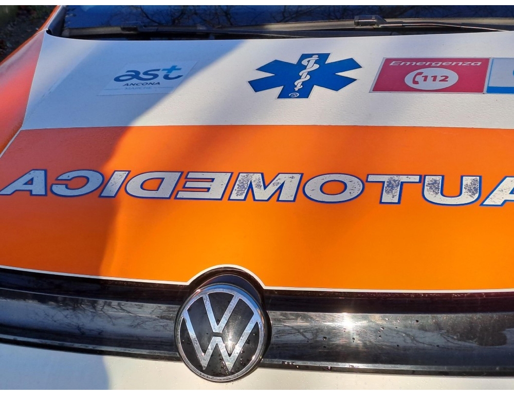 Anziana uccisa da una moto mentre attraversa sulle strisce pedonali
