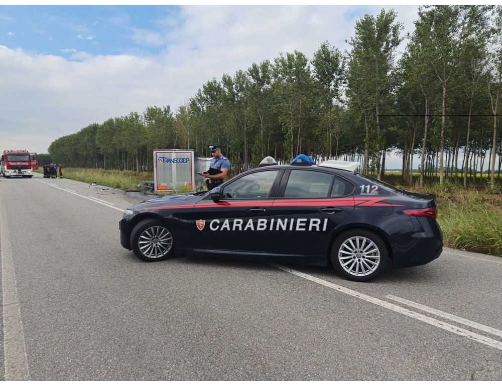 Auto si schianta contro un Tir, tre morti nel Pavese