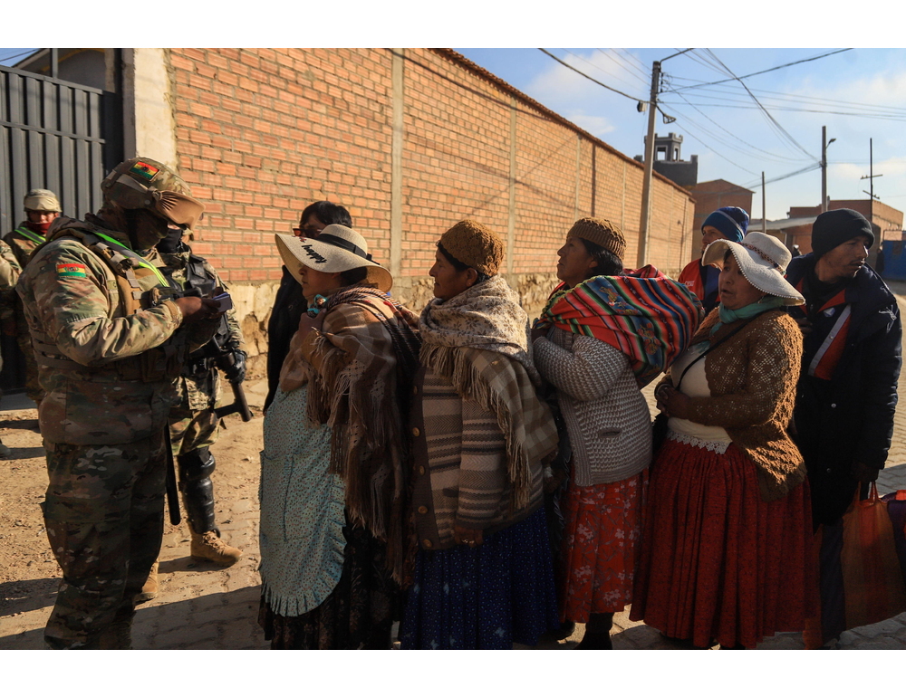 Bolivia, sale a 9 il bilancio delle vittime delle esplosioni in area militare