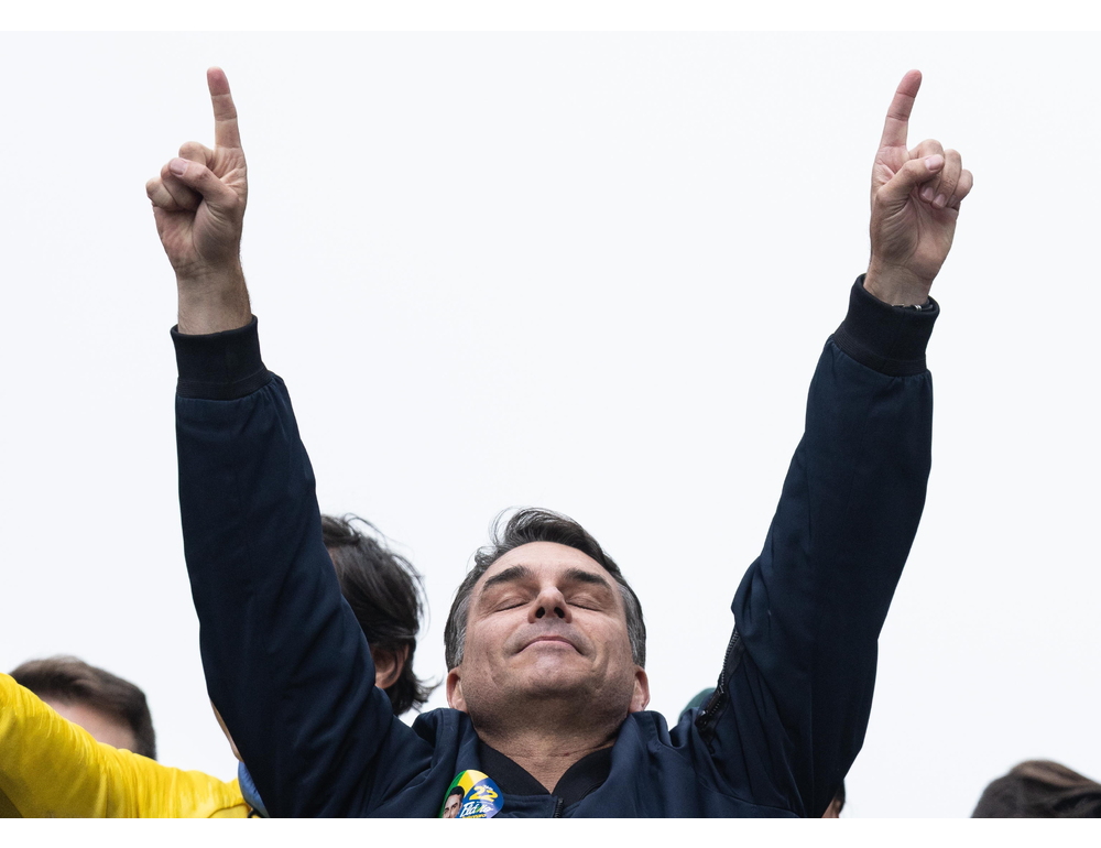 Bolsonaro Jr chiese 4 volte a giudice Corte suprema di occuparsi del caso Dark Horse