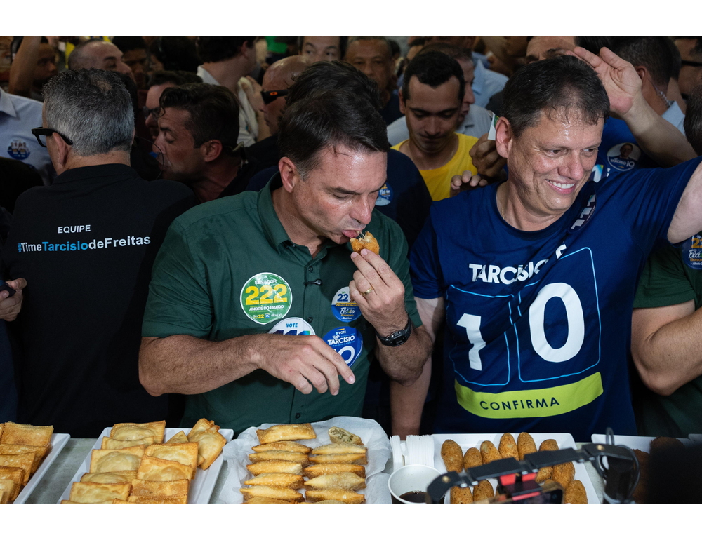 Brasile, la campagna di Flávio Bolsonaro preme per il ritiro di Zema e Caiado