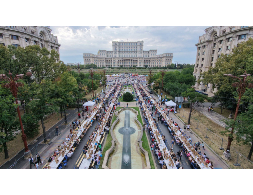 Bucarest entra nel Guinness con tavolata-record di 5 chilometri