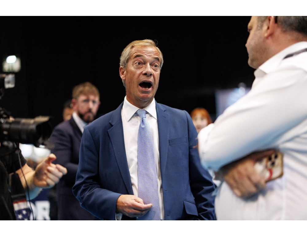 Bufera nel partito di Farage, ‘i due funzionari coinvolti negli illeciti si dimettono’