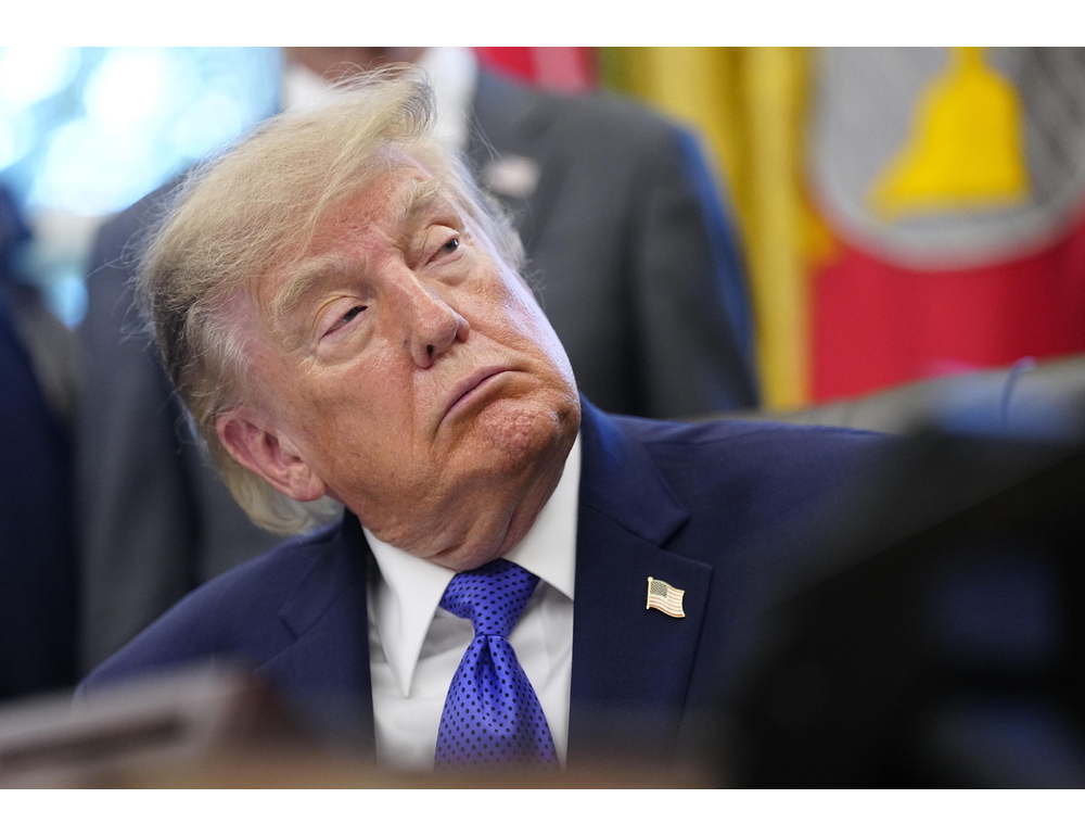 Bufera su Trump per lo spot pagato dai contribuenti, ‘repubblica delle banane’