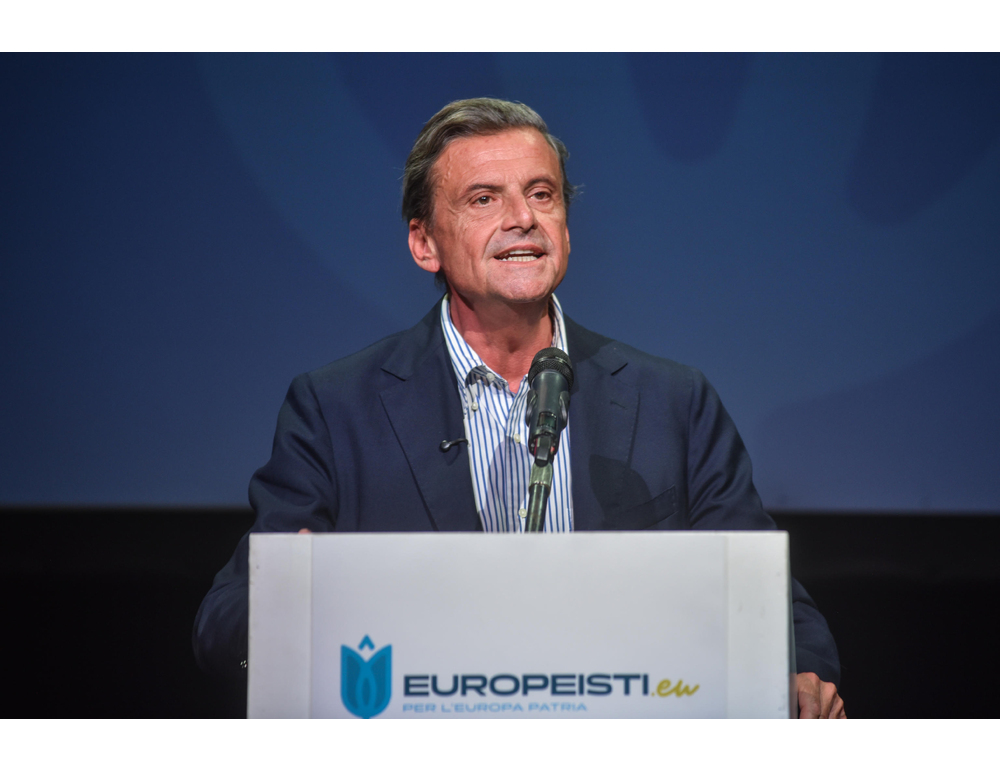 Calenda chiama i liberali, ‘un fronte fuori dai due poli, +Europa si unisca’