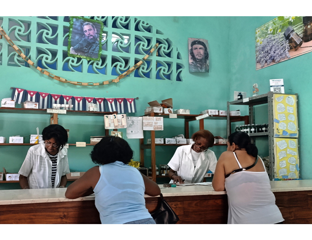 Carente di medicinali Cuba riapre alle farmacie private