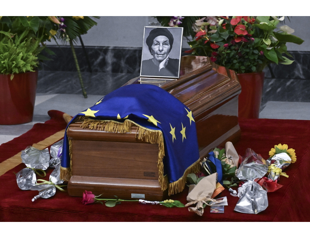 Centinaia di cittadini rendono omaggio ad Emma Bonino in Campidoglio