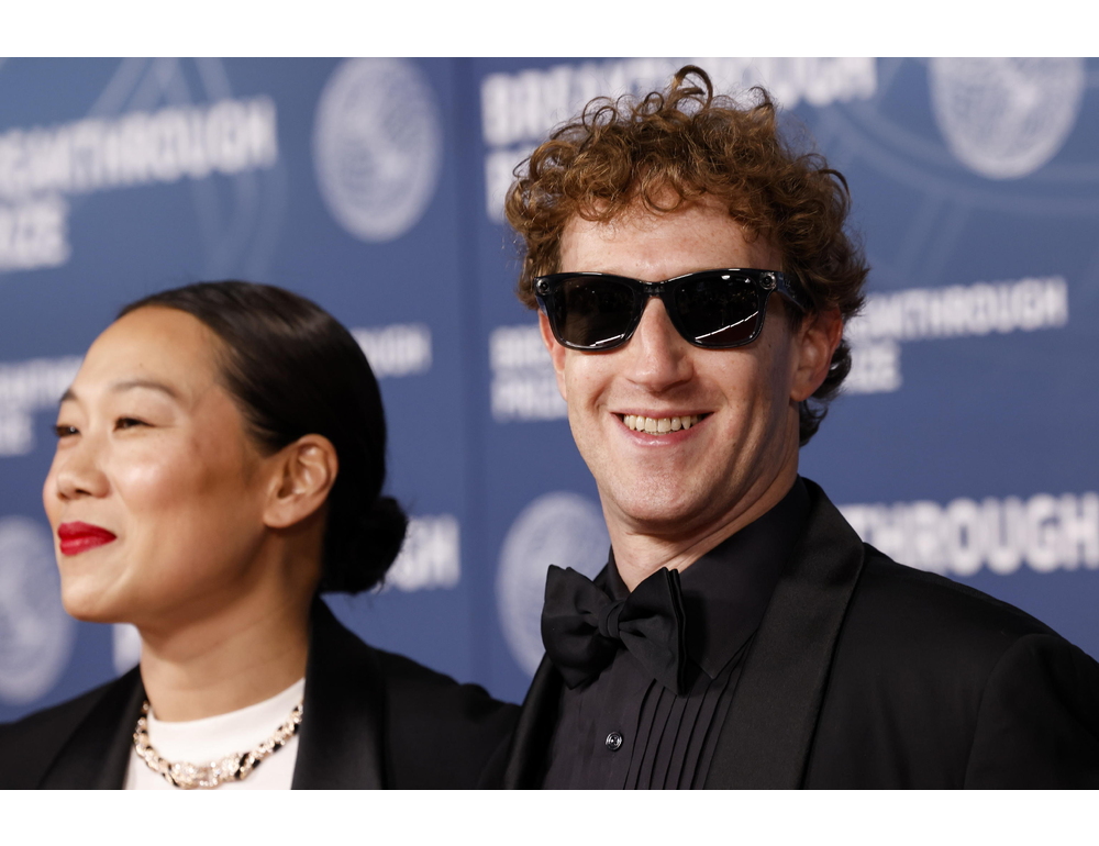 Cnn, ‘Zuckerberg cambia ancora look, ritorno allo stile geek’