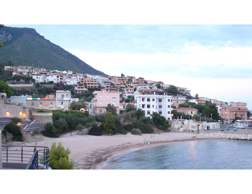 Colto da malore, 21enne muore annegato a Cala Gonone in Sardegna