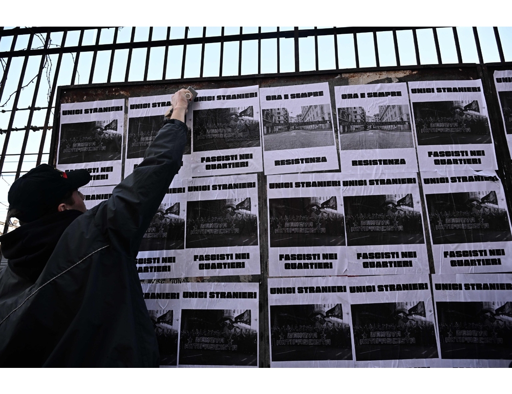 Consegnate in Comune a Genova 10 mila firme per chiudere sedi neofasciste