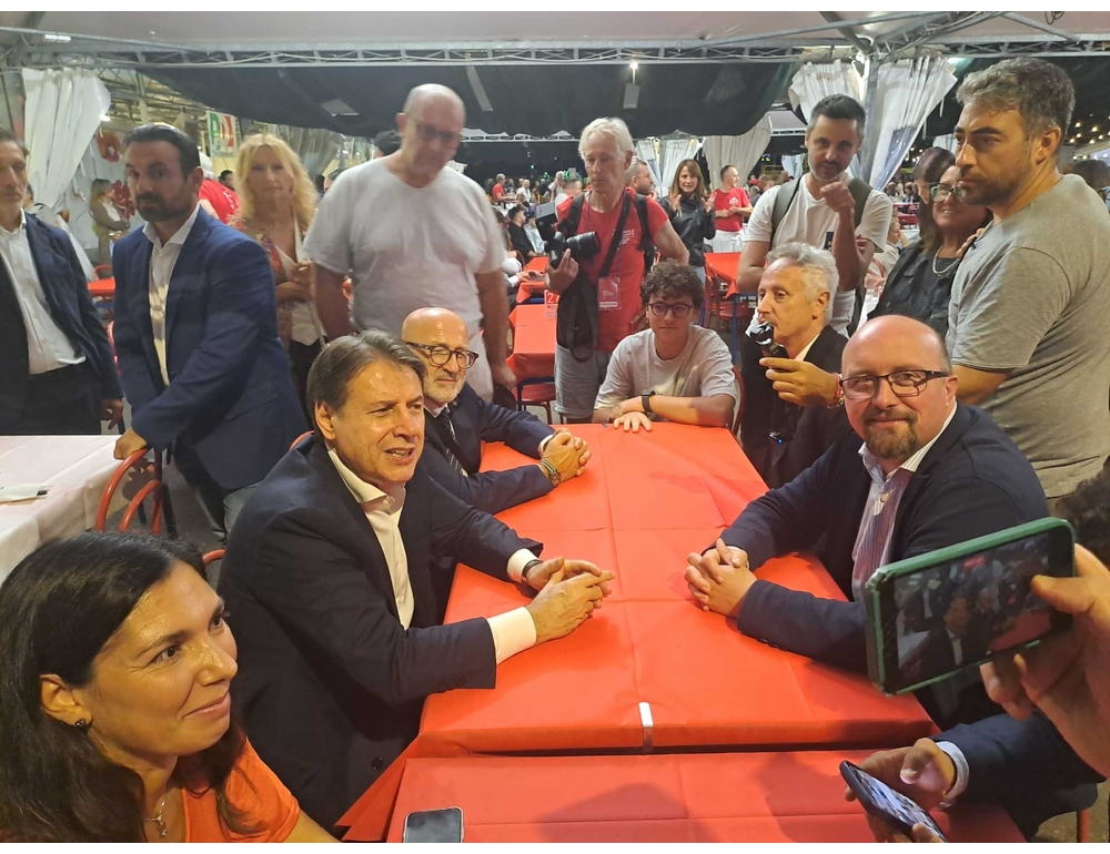 Conte, Meloni è entrata nel mondo Maga, è sovranista della domenica