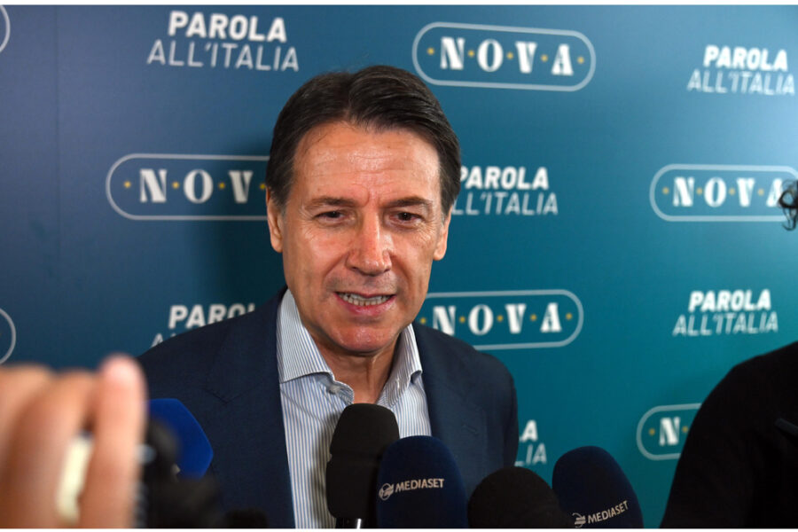 Le proposte 5s per il Paese al voto il 19 e 20. Tra gli ospiti Sachs