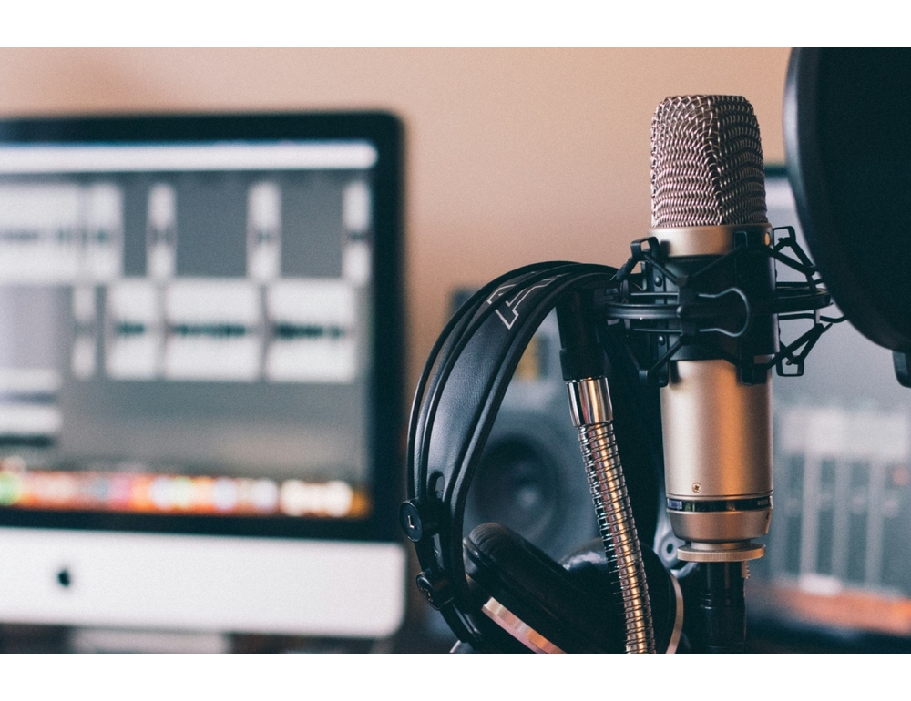 Crescono ascoltatori di podcast, nel 2026 sono 18,5 mln in maggioranza giovani
