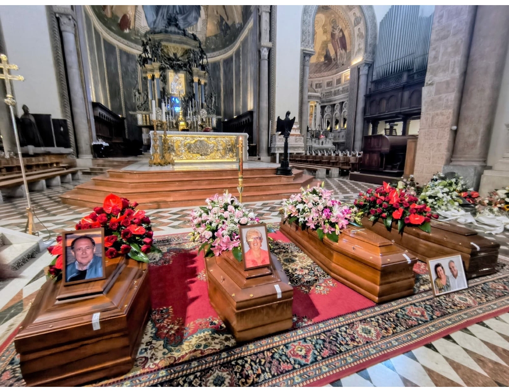 Crollo edificio a Messina, funerali 4 vittime nel Duomo gremito