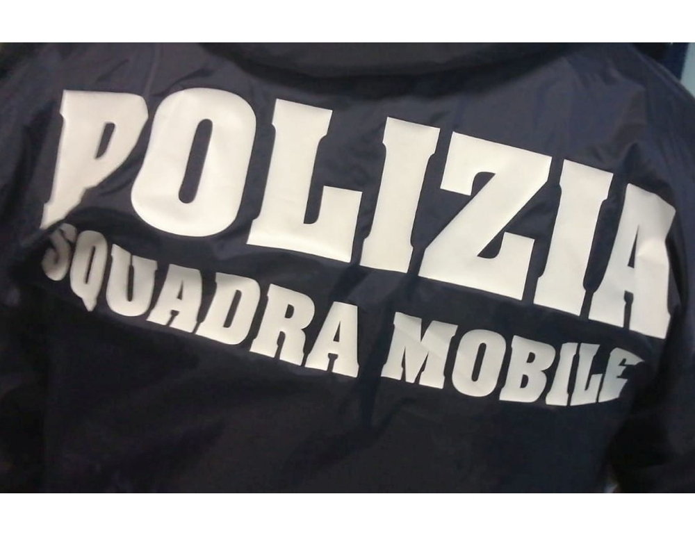 Droga e reati contro la Pa, arrestati 5 poliziotti