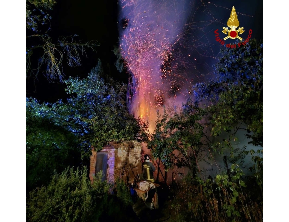 Due incendi e caduta albero a Monteriggioni a causa dei fulmini