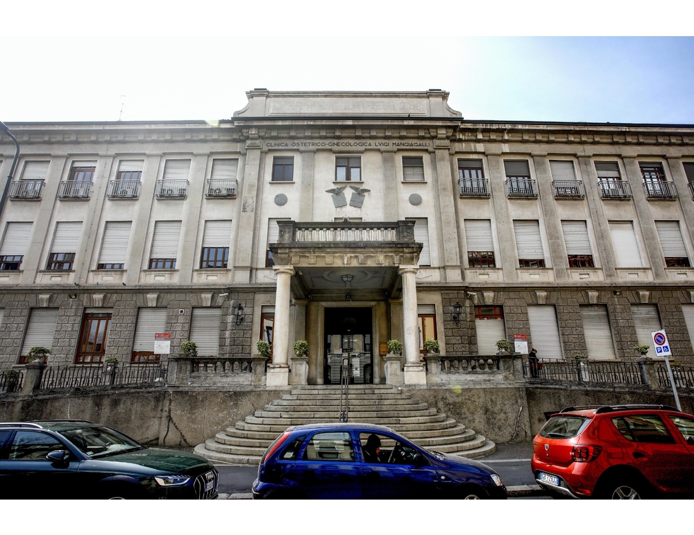 D’urgenza da Cosenza a Milano per intervento in utero, dimessi i gemelli