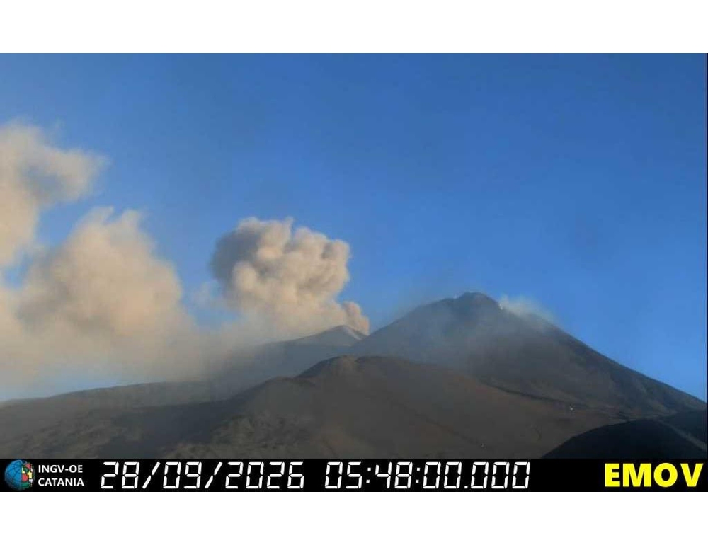 Emissione cenere dall’Etna, terzo giorno di stop ai voli a Catania