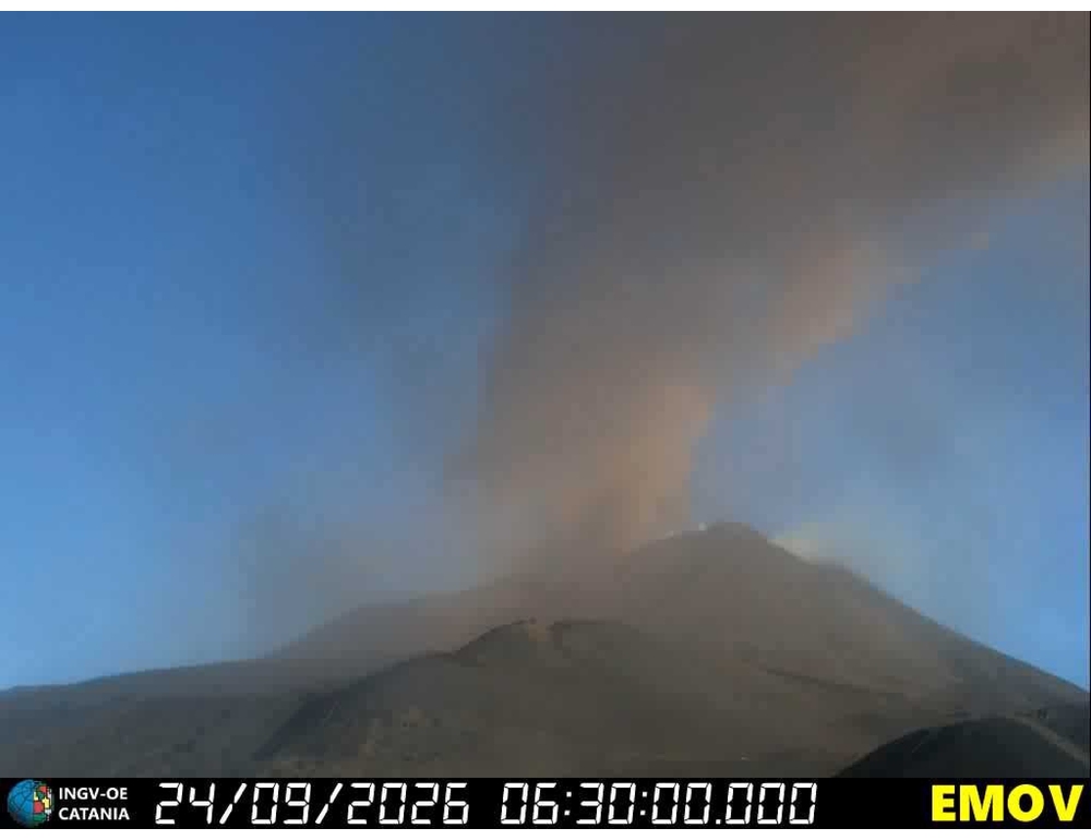 Emissione di cenere sull’Etna, nube eruttiva alta 4 chilometri