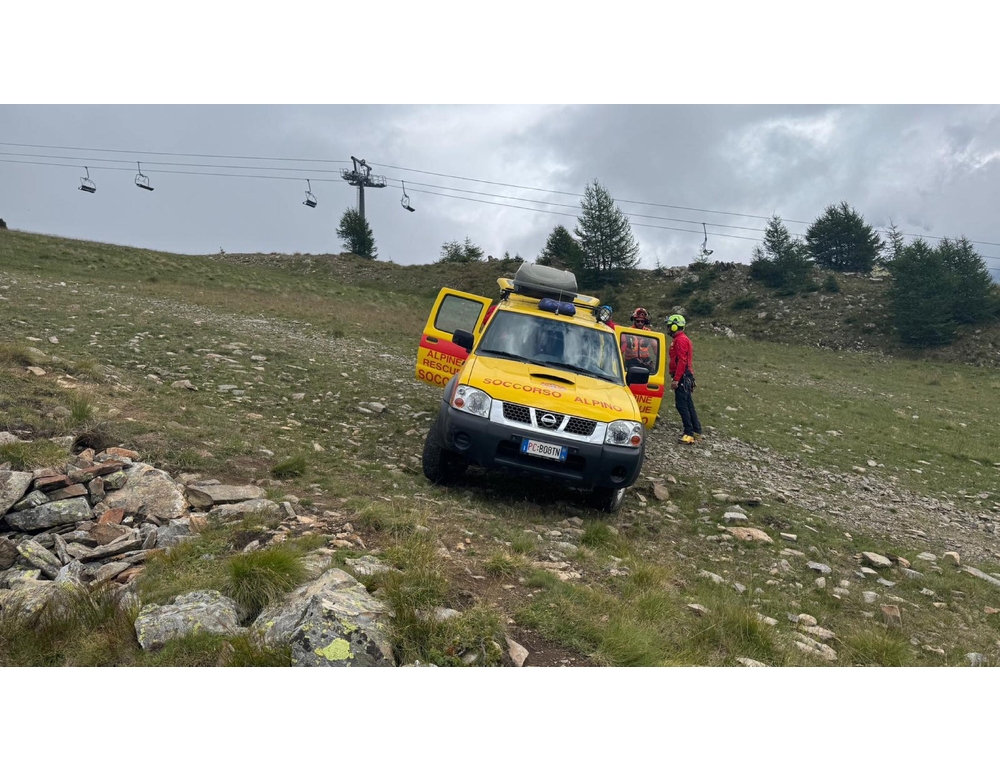 Esce dal rifugio per fare una foto e precipita, morto un 43enne